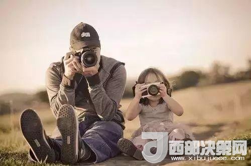 “曾子殺豬”故事在前，最近又有《父母說好考了90分就去看海，被爽約后女孩離家出走》新聞在后。父母如果自己的行為“打臉”了，又怎么能在孩子面前掌握教育的主動(dòng)權(quán)。