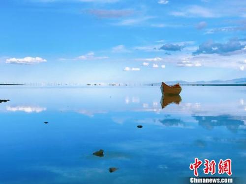  資料圖：“天空之鏡”茶卡鹽湖?！埨ぁz