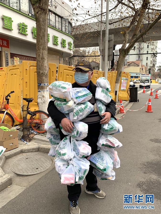 （新華全媒頭條·圖文互動(dòng)）（11）上下同心，守望相助——中國(guó)抗疫眾志成城的生動(dòng)實(shí)踐