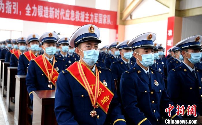 授銜表彰儀式現(xiàn)場(chǎng)?！⒅铱?攝