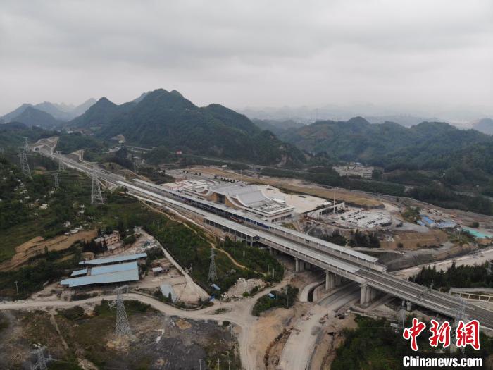 貴州省首條城際高速鐵路——安六鐵路開始聯(lián)調(diào)聯(lián)試。中國鐵路成都局集團公司供圖