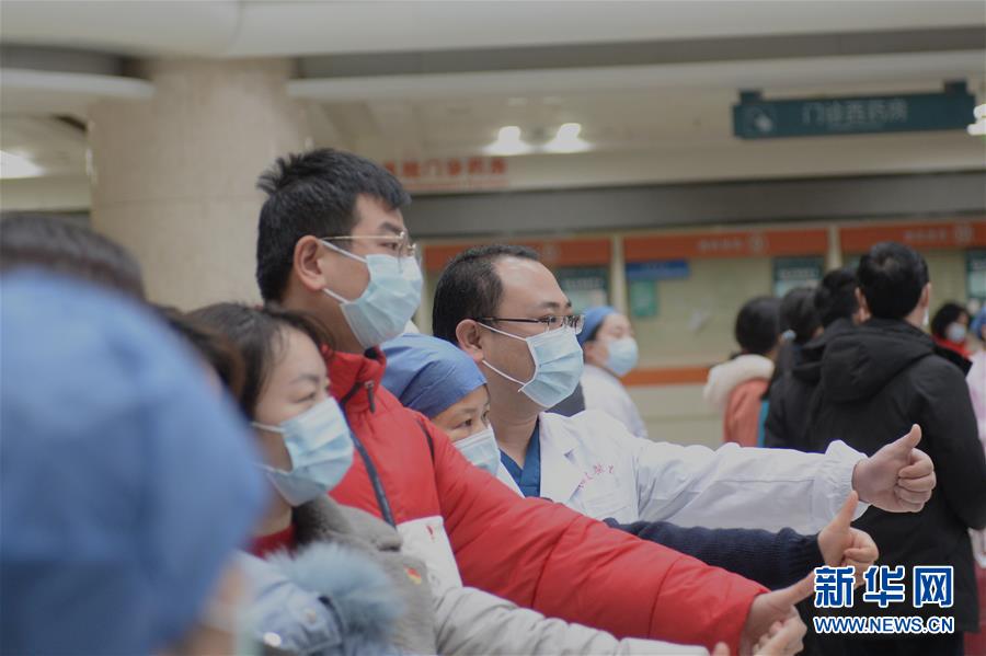 （新華全媒頭條·圖文互動(dòng)）（5）“始終把人民群眾生命安全和身體健康放在第一位”——中國抗疫彰顯“生命至上、人民至上”理念