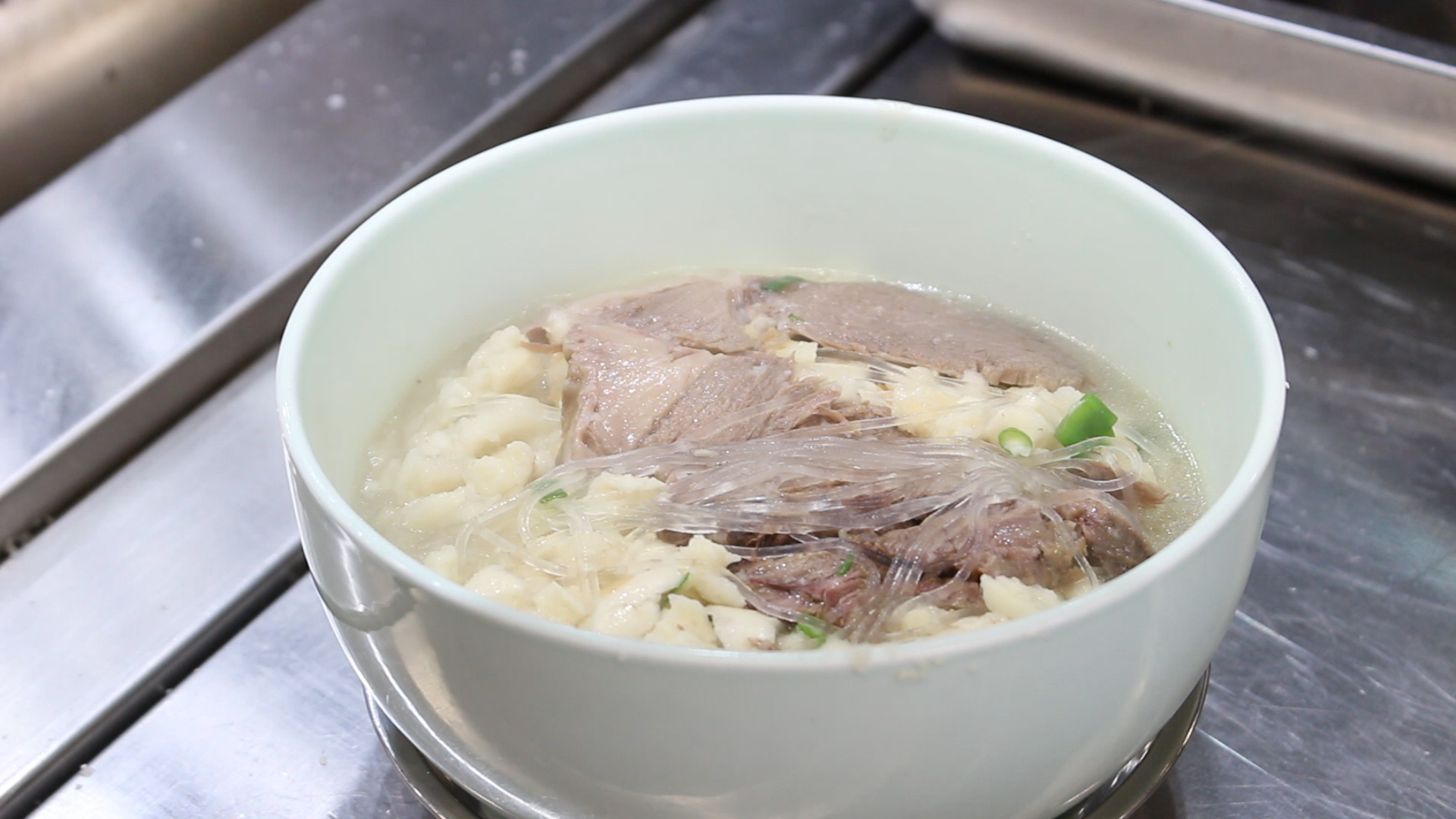 【陜菜大師和他們的拿手菜】烏平：“知足者常樂，食客愛吃我做的牛羊肉泡饃，就是我最大的滿足”_fororder_圖片8